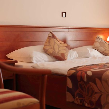 Dorijini Dvori Bed & Breakfast บาชกาโวดา ห้อง รูปภาพ