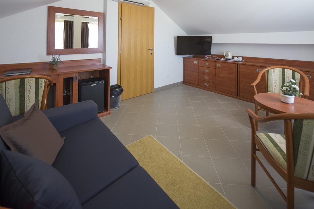 Dorijini Dvori Bed & Breakfast บาชกาโวดา ภายนอก รูปภาพ