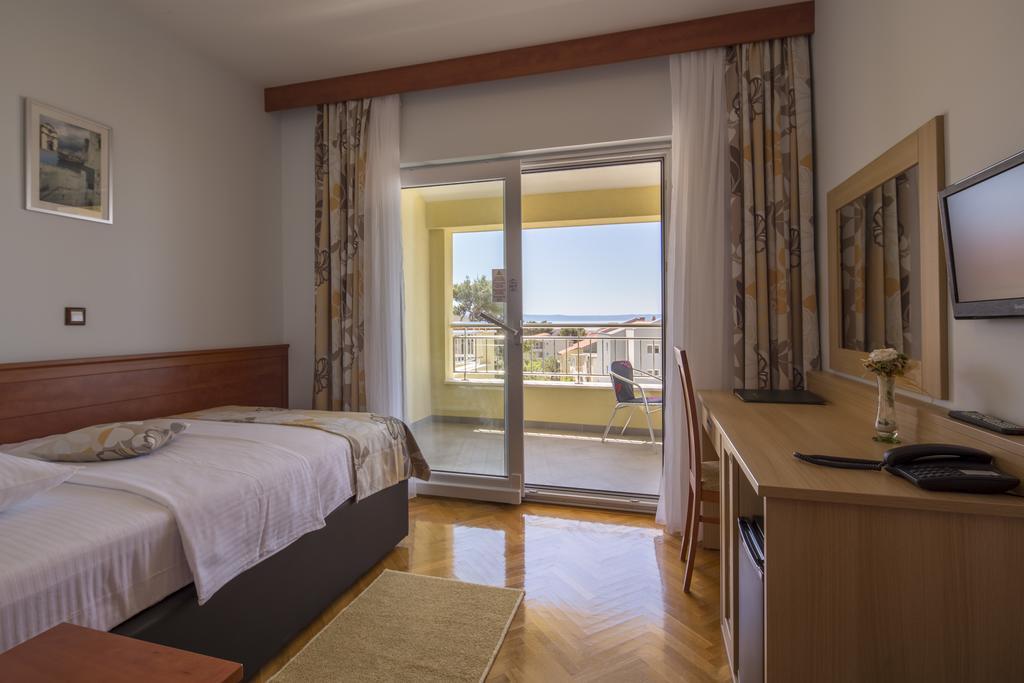 Dorijini Dvori Bed & Breakfast บาชกาโวดา ภายนอก รูปภาพ
