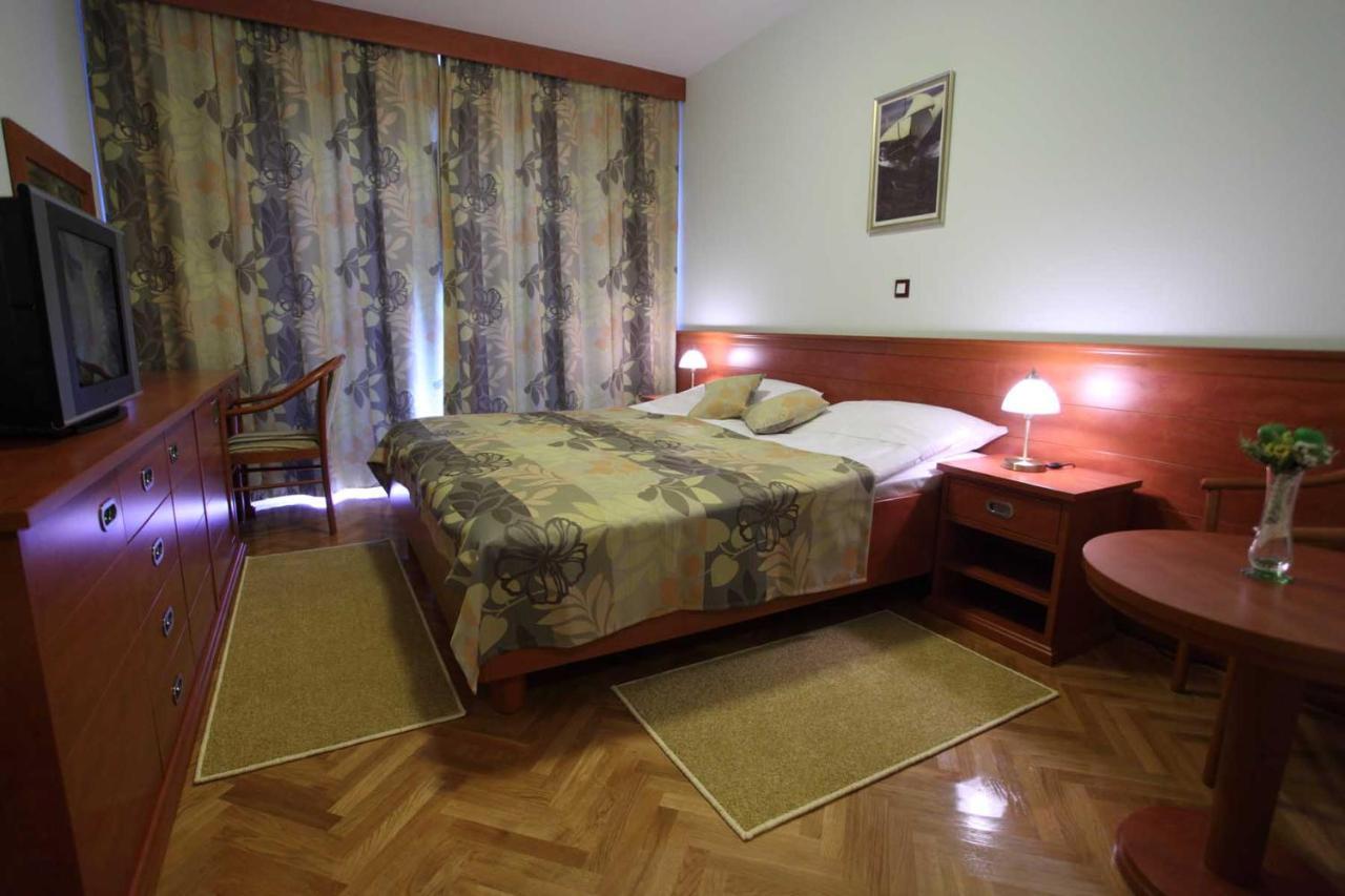 Dorijini Dvori Bed & Breakfast บาชกาโวดา ภายนอก รูปภาพ